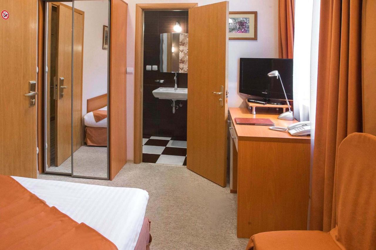 Economy Room In Hotel Eney 利沃夫 外观 照片