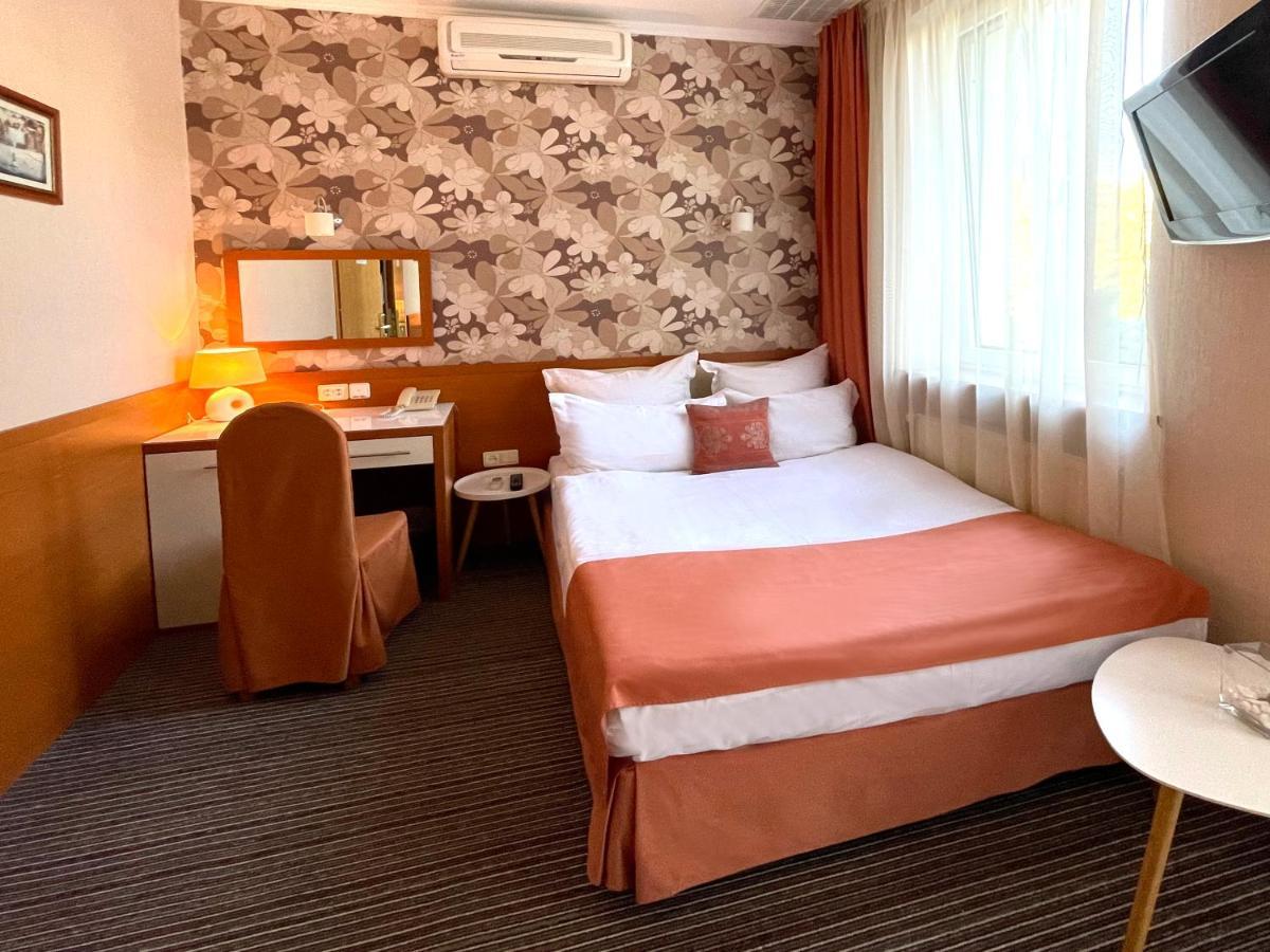 Economy Room In Hotel Eney 利沃夫 外观 照片