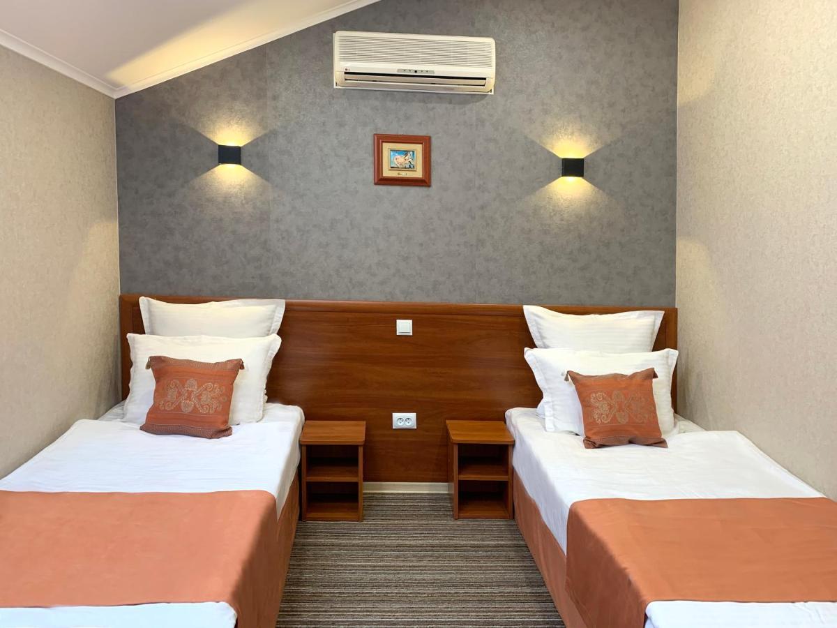 Economy Room In Hotel Eney 利沃夫 外观 照片