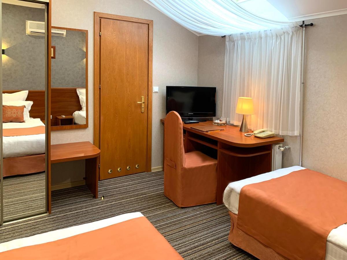 Economy Room In Hotel Eney 利沃夫 外观 照片