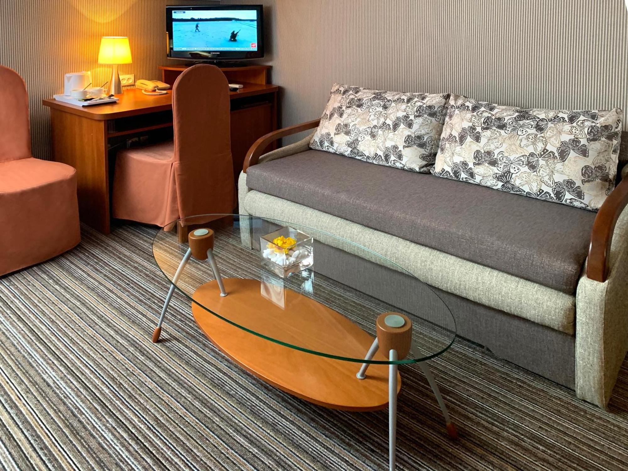 Economy Room In Hotel Eney 利沃夫 外观 照片