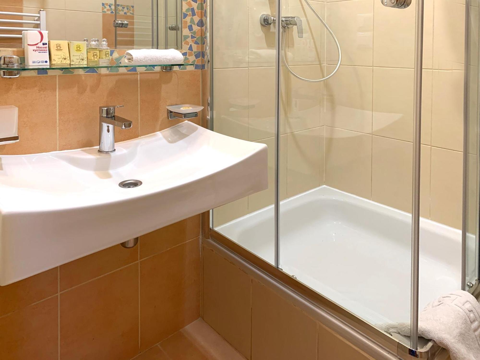 Economy Room In Hotel Eney 利沃夫 客房 照片