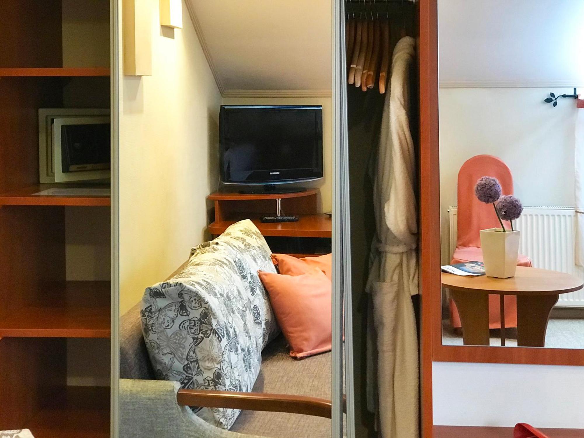 Economy Room In Hotel Eney 利沃夫 客房 照片