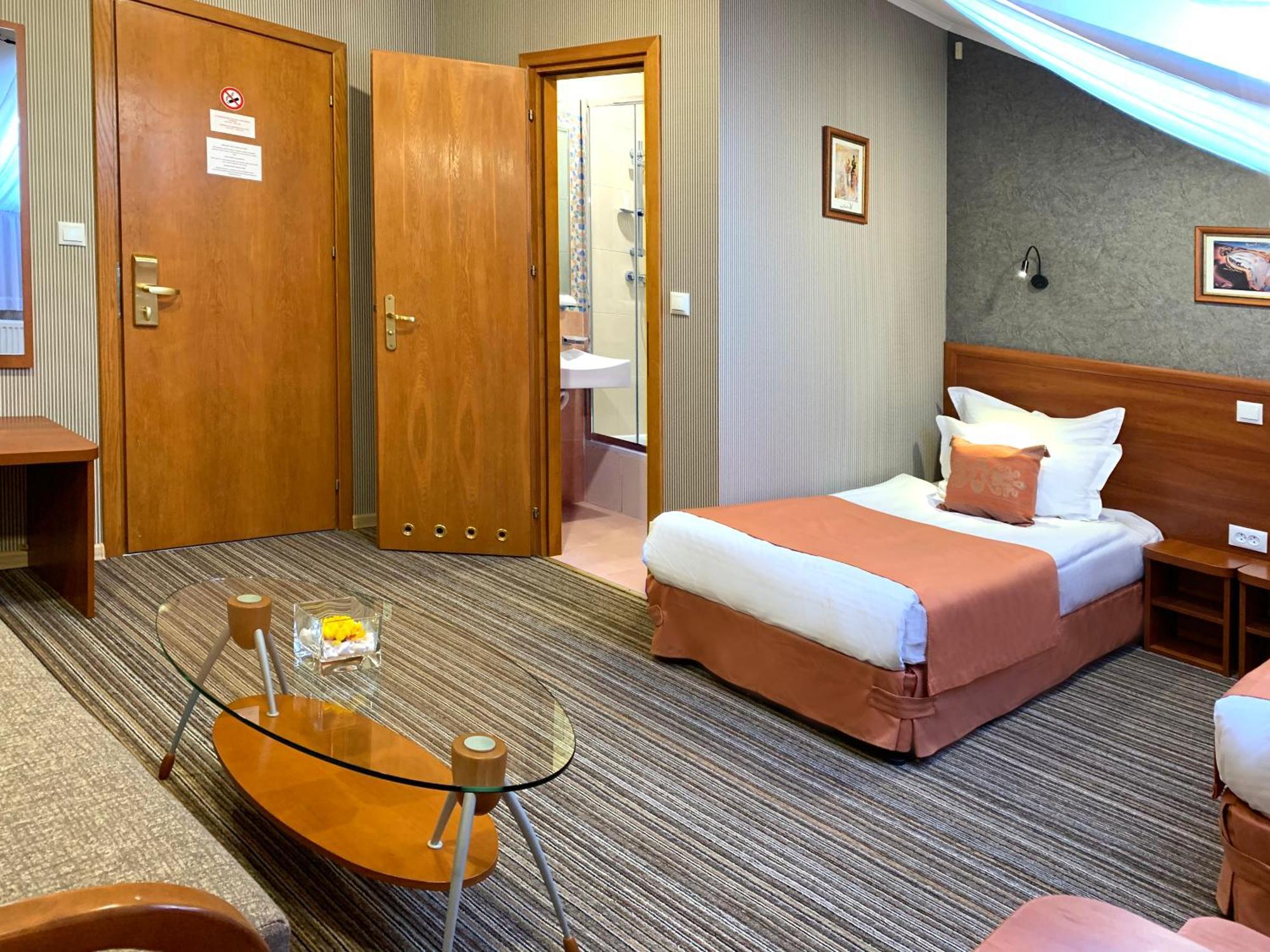 Economy Room In Hotel Eney 利沃夫 客房 照片