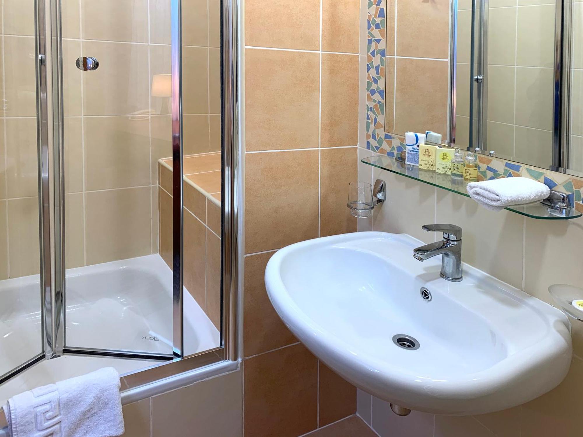 Economy Room In Hotel Eney 利沃夫 客房 照片
