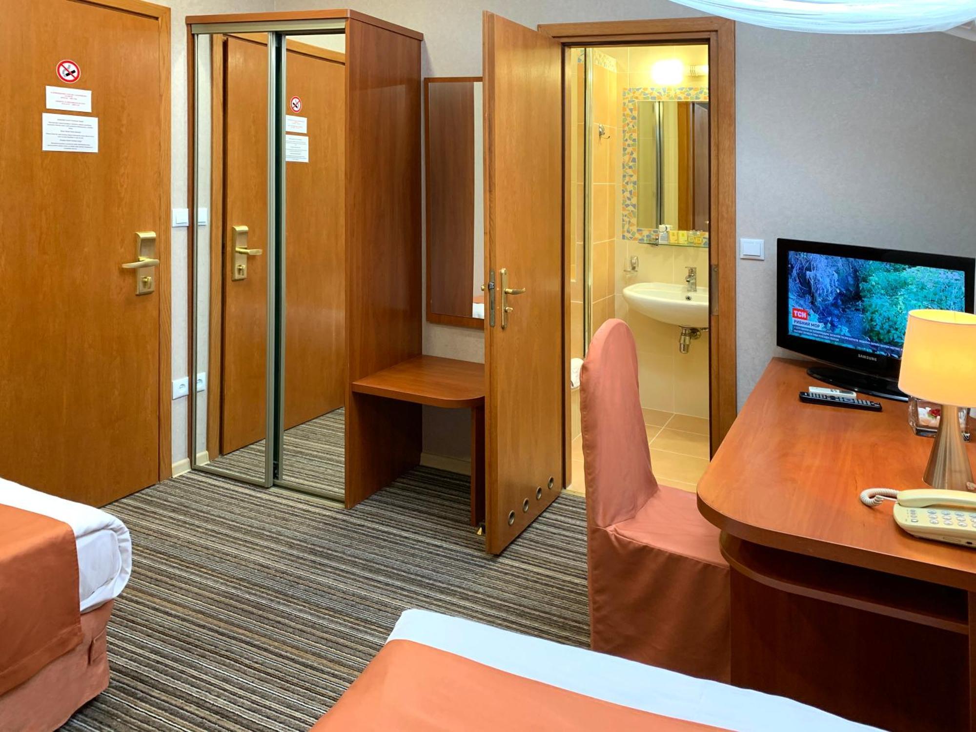 Economy Room In Hotel Eney 利沃夫 外观 照片