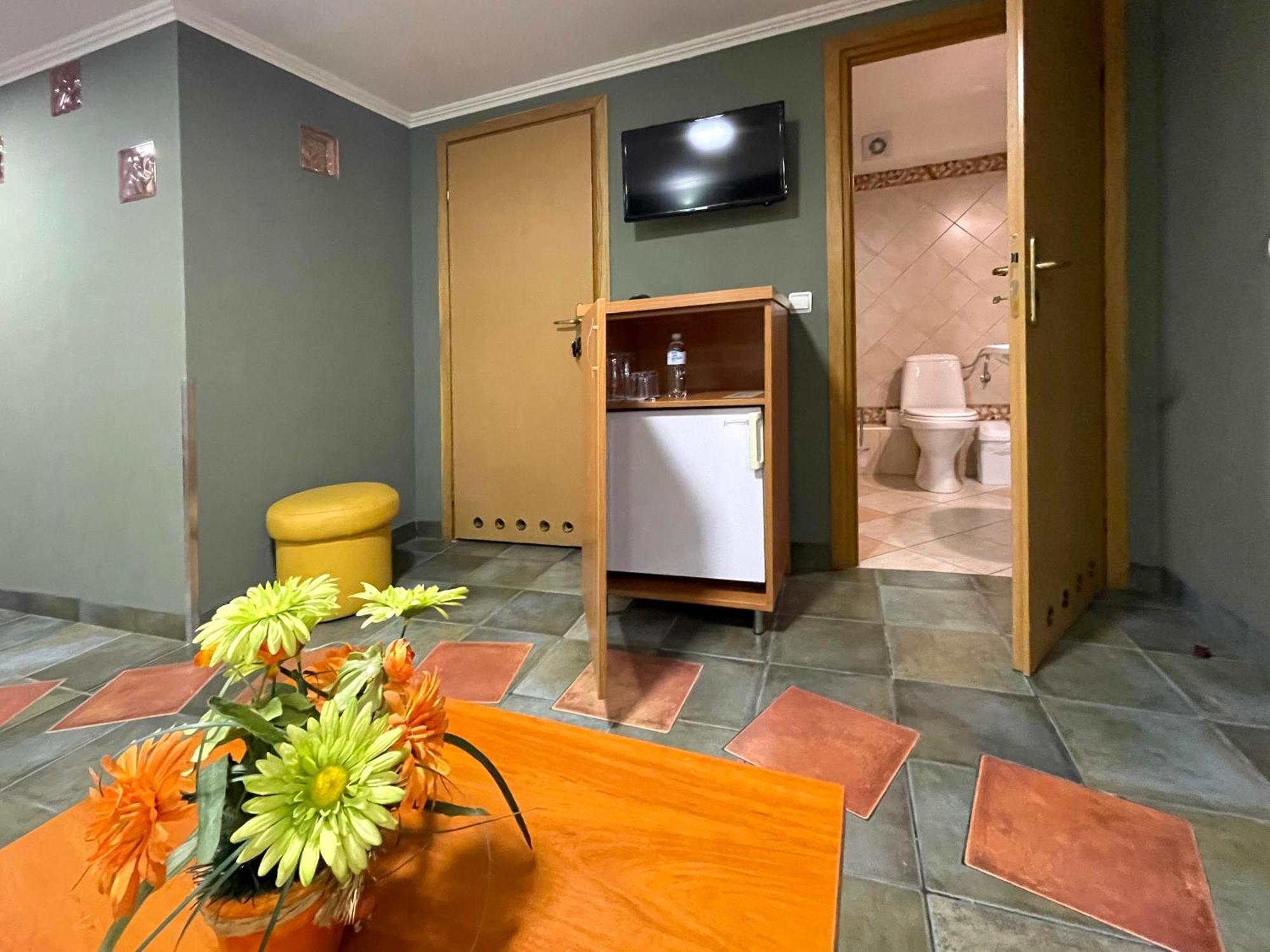 Economy Room In Hotel Eney 利沃夫 客房 照片