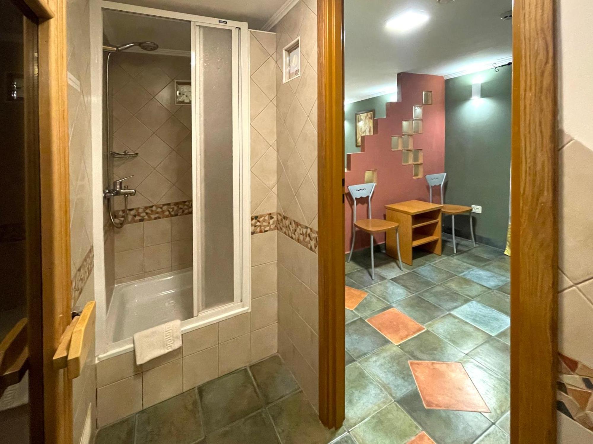 Economy Room In Hotel Eney 利沃夫 客房 照片